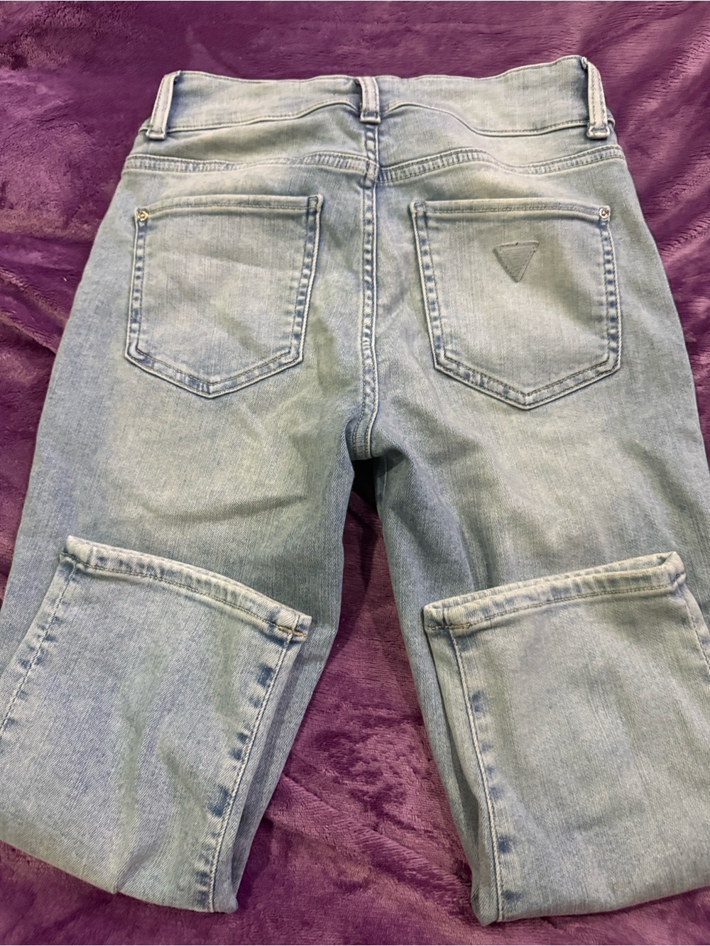 Guess Light Wash Women’s Cropped Ankle Jeans